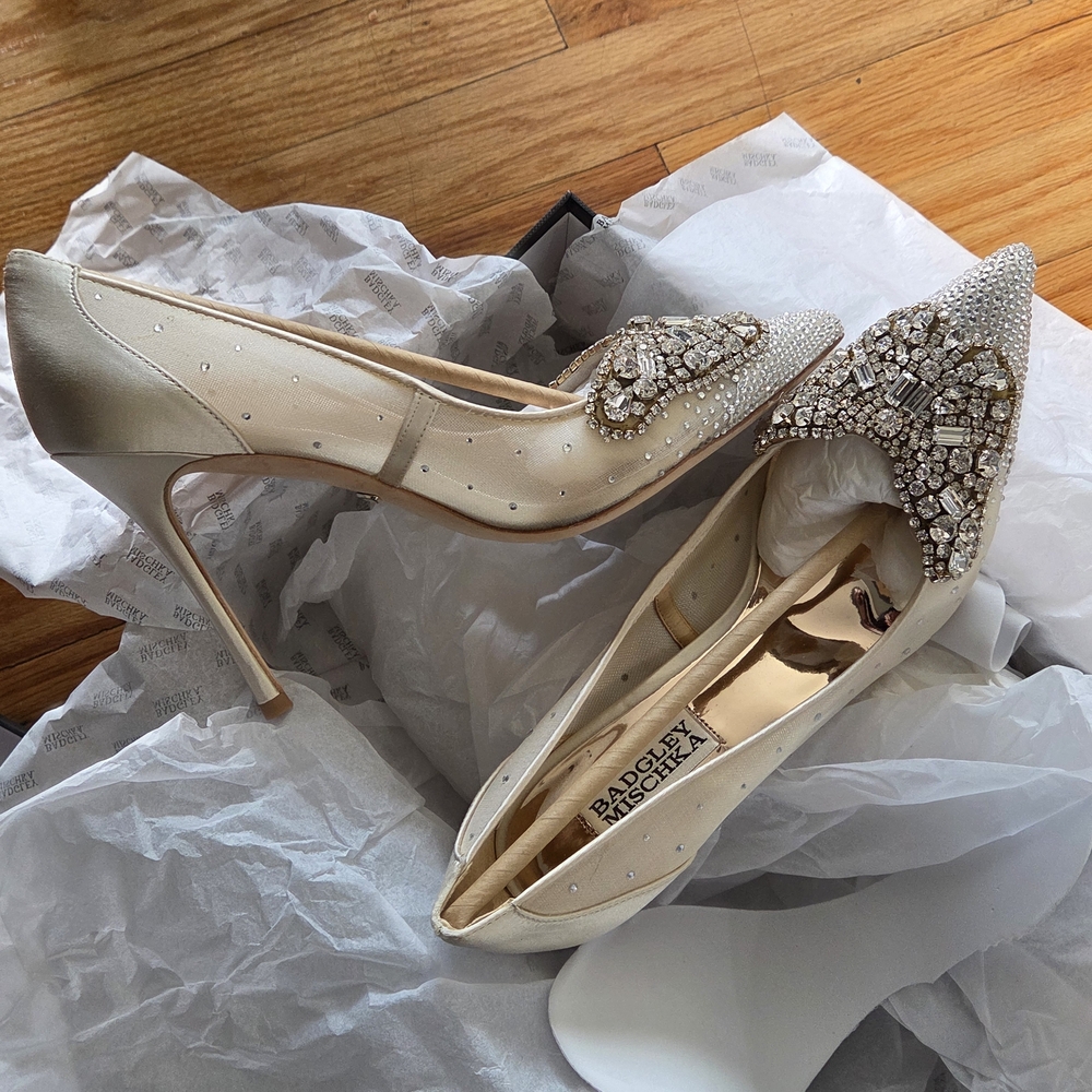 🆕️Badgley Mischka Crystal Embellished Heels - Cream and Silver - Picture 7 of 8